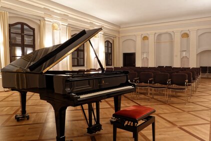  Amtsgebäude II - Harmoniesaal